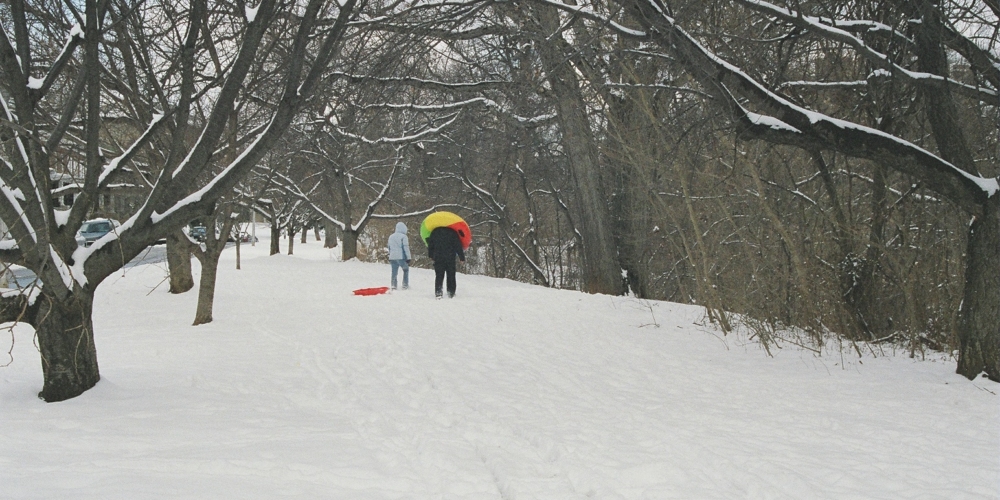 wp_snow_park_people_carry-tube